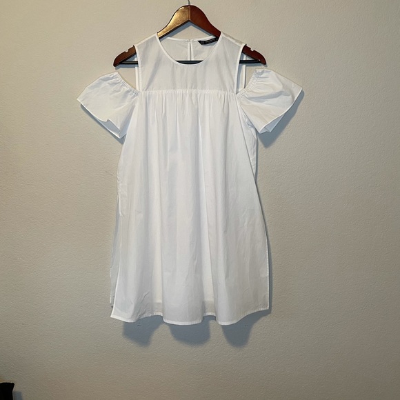 Zara White Romper/Dress shoulder cut out size xs - Picture 2 of 6